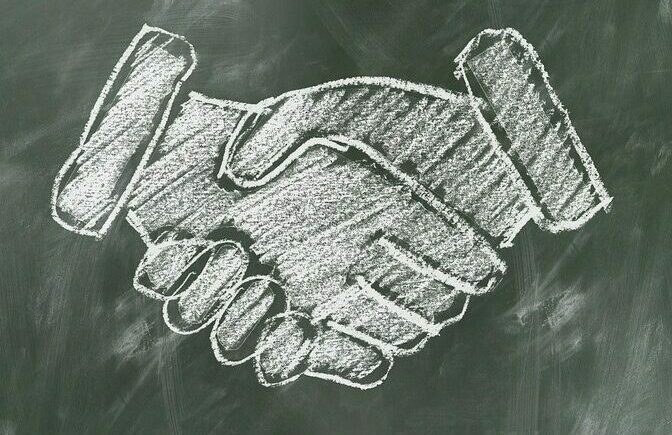 cropped-cropped-cropped-shaking-hands-2499612_1280.jpg