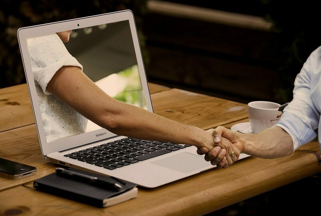 cropped-cropped-cropped-virtual-coworkers-3382503_1280-1-1.jpg aide administrative